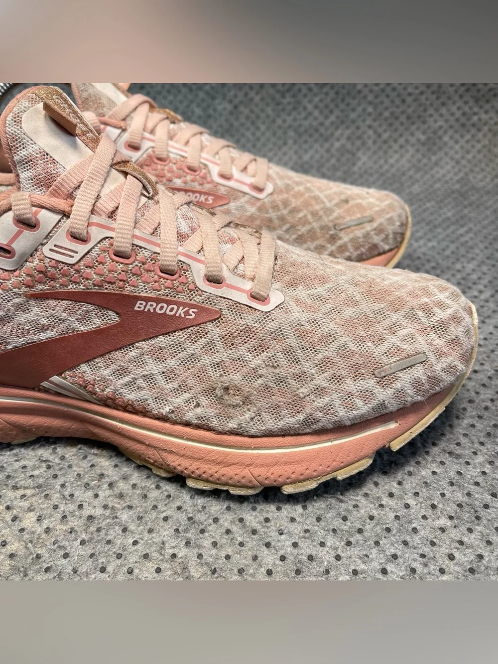 Brooks Ghost 14 Pink Running Shoes Size 9 Women’s